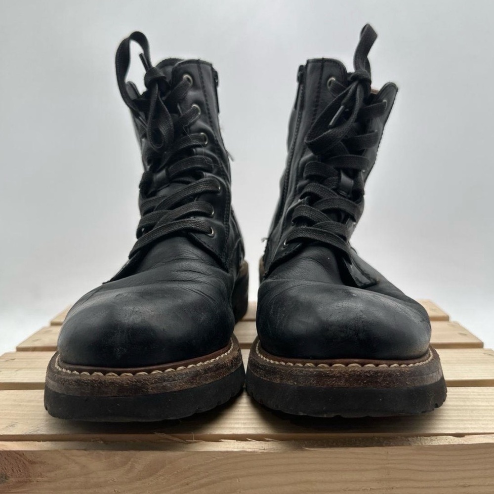 Women’s authentic Black Leather FRYE COMBAT BOOTS size 7